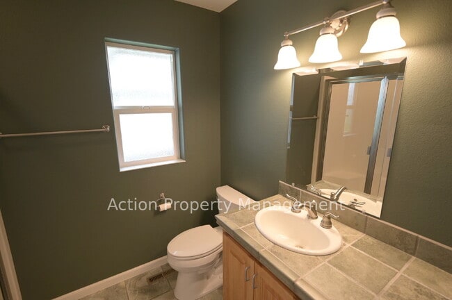 Building Photo - 2+ bed, 2 bath, 3 car garage in Sherwood Village, Sequim