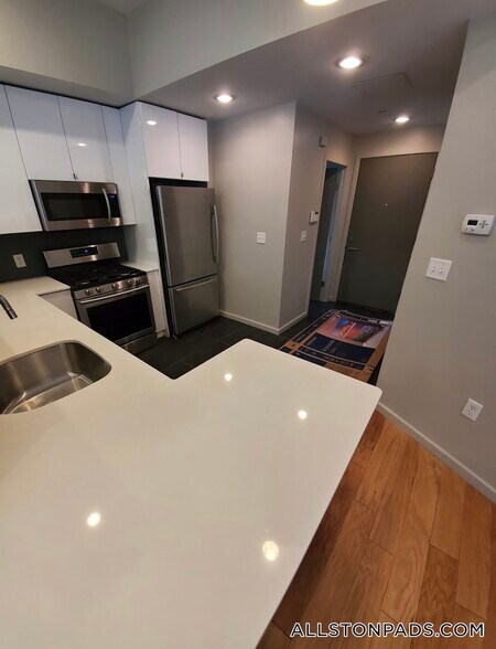 Building Photo - 57 Glenville Ave