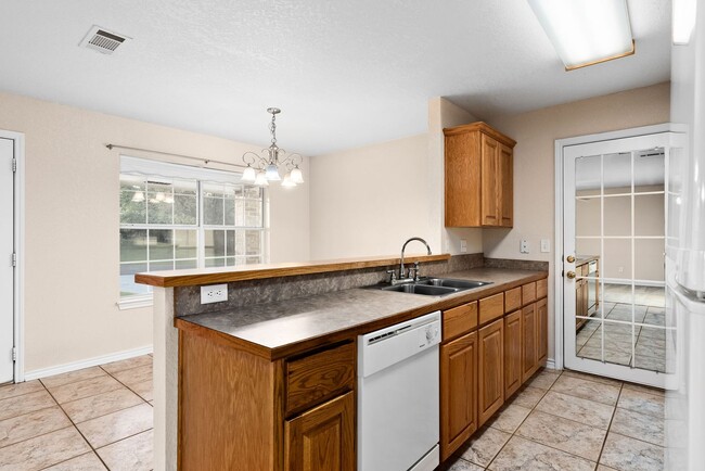 Building Photo - 125 Satch Dr