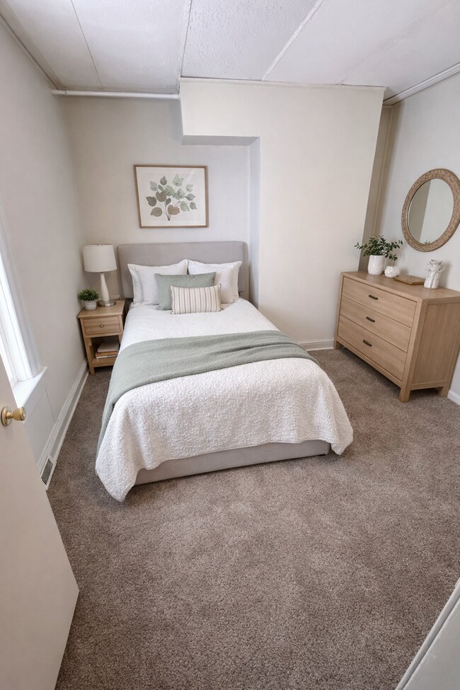 Building Photo - Available Now -  3 Bed 1 Bath Home!