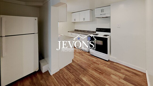 Building Photo - $300 Rent Credit - Inviting 2-bedroom 4-pl...