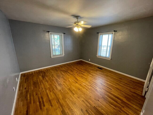 Building Photo - 928 Monterey Ave