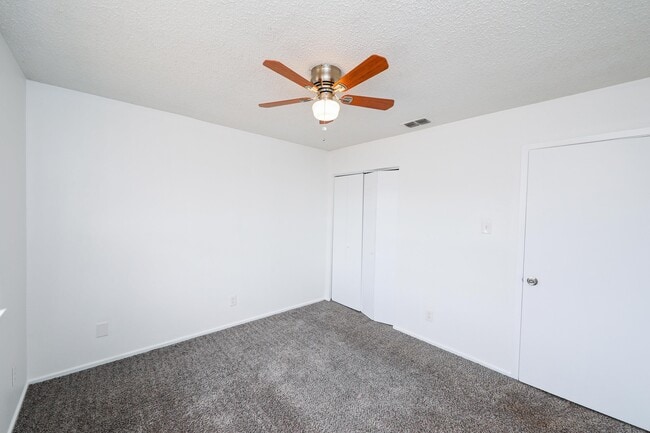 Building Photo - 102 St Pierre Ln