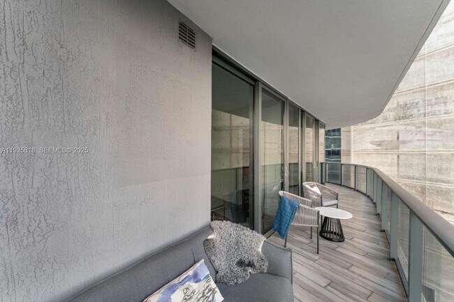 Building Photo - 801 S Miami Ave