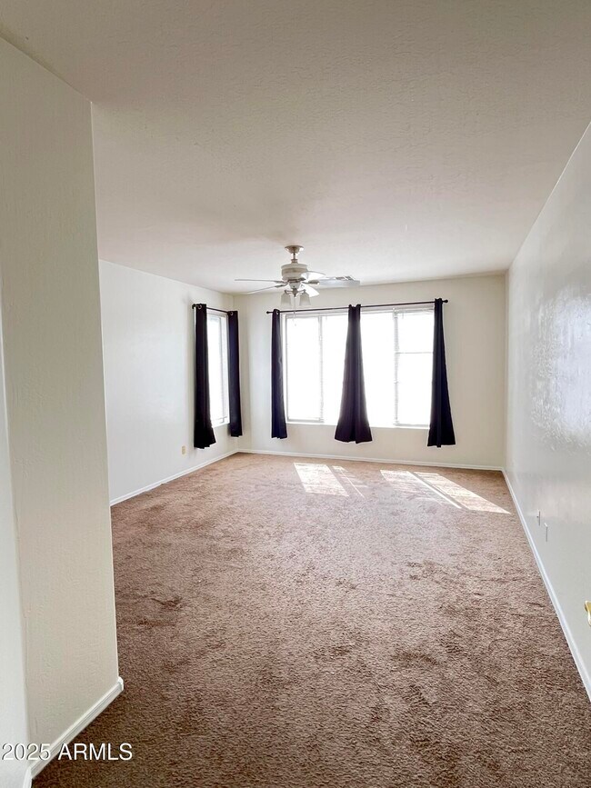 Building Photo - 2610 S Moccasin Trail