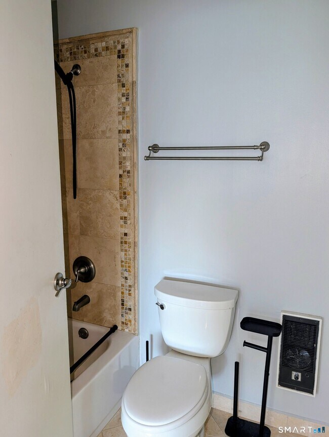 Building Photo - 104 North St