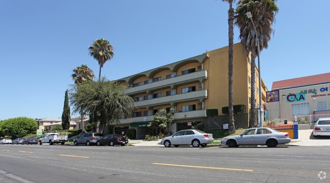 124 N Oxford Ave - 124