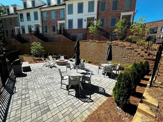 Building Photo - 519 Burton Dr