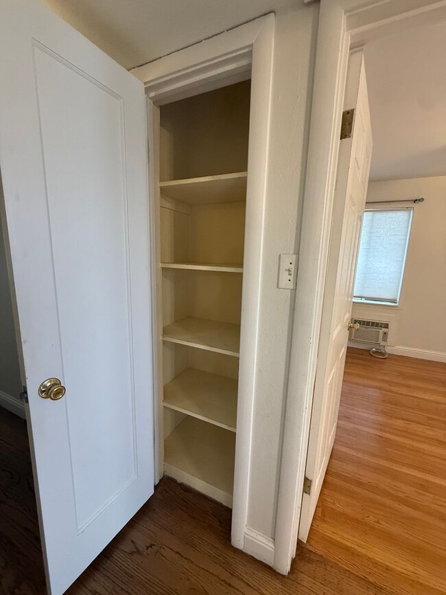 Building Photo - Nice 3/1 in North City Farms