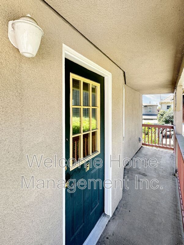 Building Photo - 1436 Henry St
