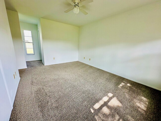 Building Photo - 5200 Lonesome Dove Dr