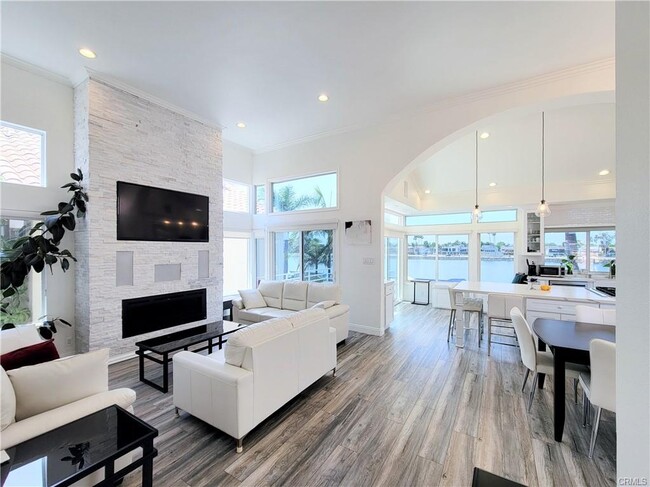 Building Photo - 5532 Spinnaker Bay Dr