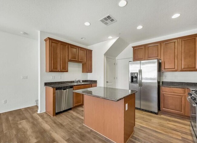 Building Photo - 614 Taliput Palm Pl