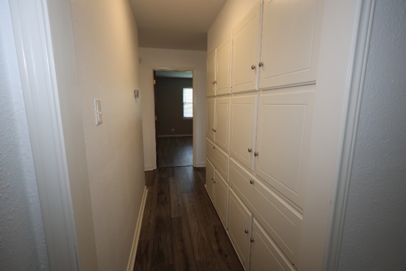 Building Photo - 412 Live Oak Dr