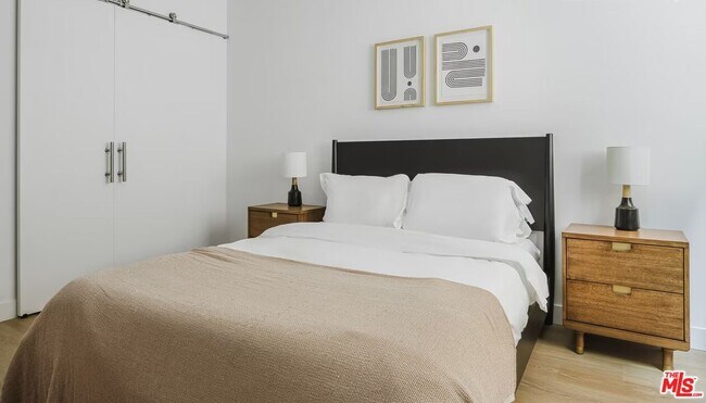 Building Photo - 1130 N Orange Dr