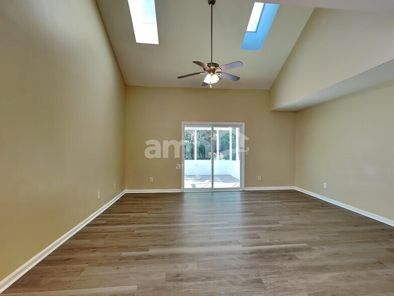 Building Photo - 3941 Tyler Bluff Ln