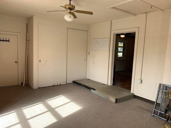 Building Photo - 5731 S Bearfield Rd
