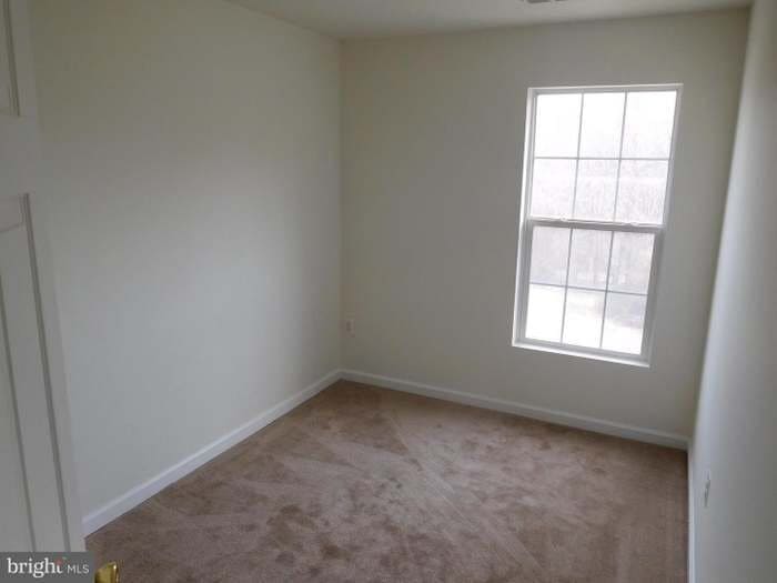 Building Photo - 5634 Crestwood Ct