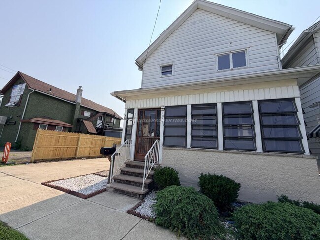 Building Photo - 1007 Stafford Ave