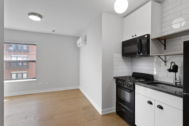 Building Photo - 6019 N Winthrop Ave