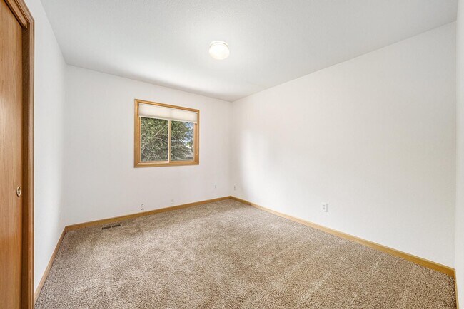 Building Photo - 2913 Ninebark Dr