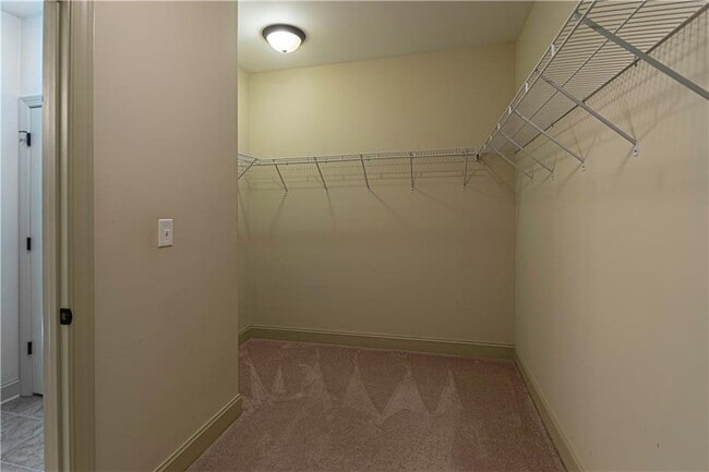 Building Photo - 2050 Oak Grove Rd NE