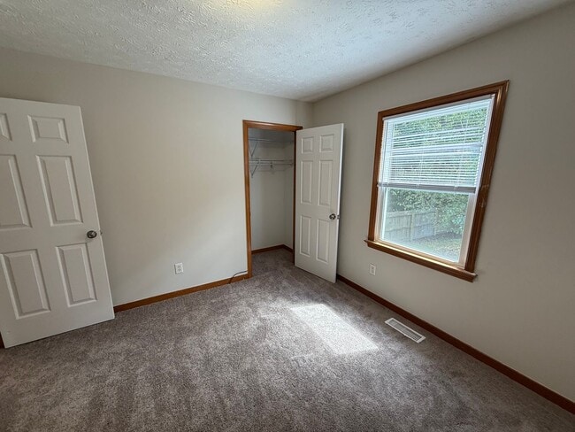 Building Photo - 6311 Midnight Dr