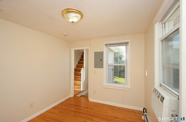 Building Photo - 11 Sable St