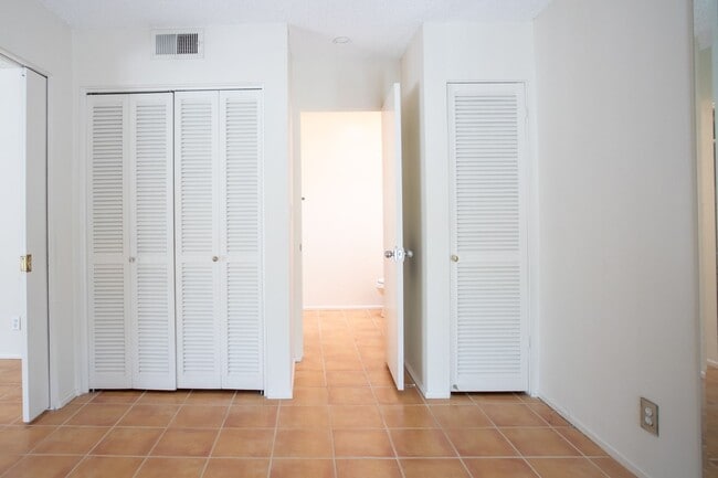 Building Photo - Mid-Century in Rancho Mirage!