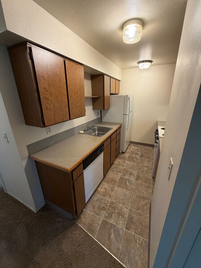 Building Photo - (858) Fox Fire - 2 Bedroom / 1 Bathroom