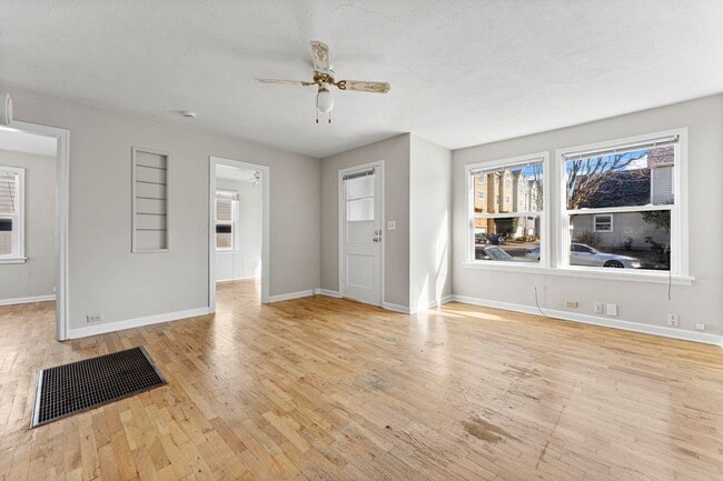 Building Photo - Rare 2 bedroom 1 bath HOUSE by Columbia River Marina!