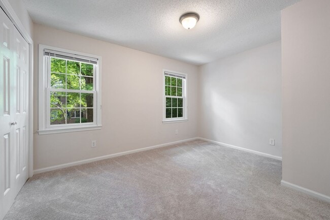 Building Photo - WOW!! Prime location and quite living in Charming 2brd 2.5 bath townhouse