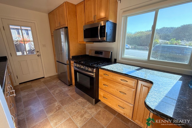 Building Photo - Beautifully Updated 3 Bedroom Home in South San Francisco