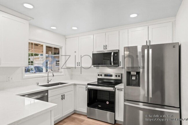 Building Photo - 451 Helen Ave