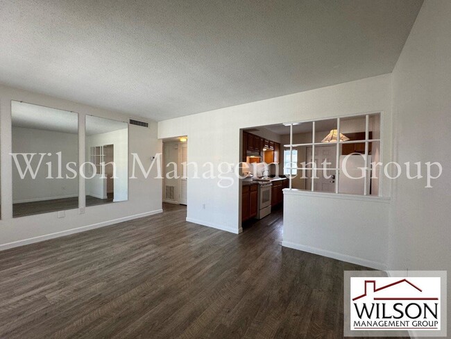 Building Photo - 206 E Yale St