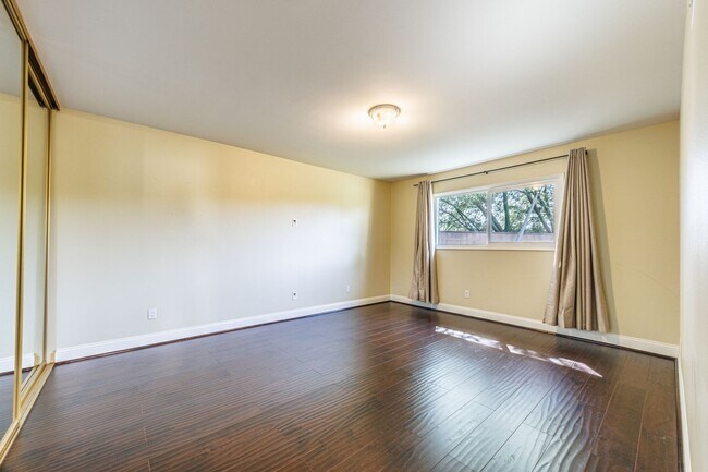 Building Photo - Beautifully Renovated 3-Bedroom Home in Pr...