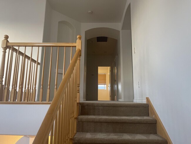Building Photo - 4350 Club Vista Dr