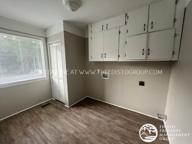 Building Photo - Renovated 3-Bedroom, 2-Bathroom Home with ...