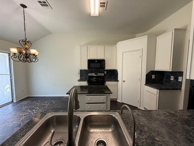 Building Photo - 9104 Bedford Ln