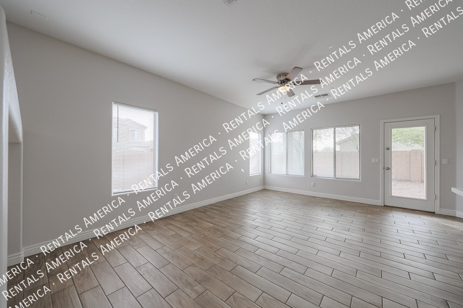 Building Photo - 8805 W Hilton Ave