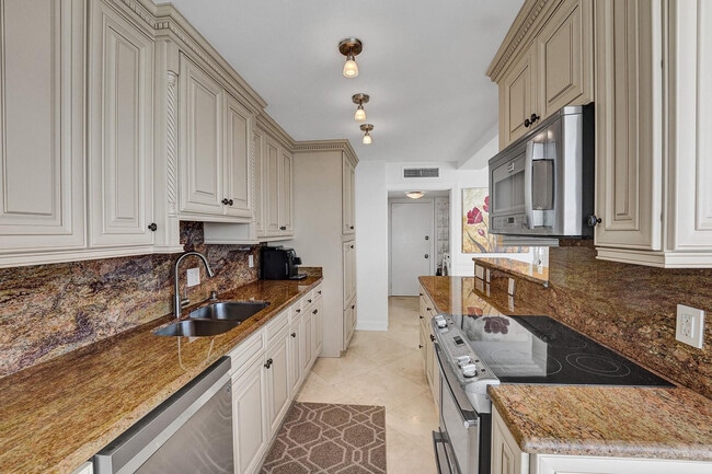 Building Photo - 4280 Galt Ocean Dr