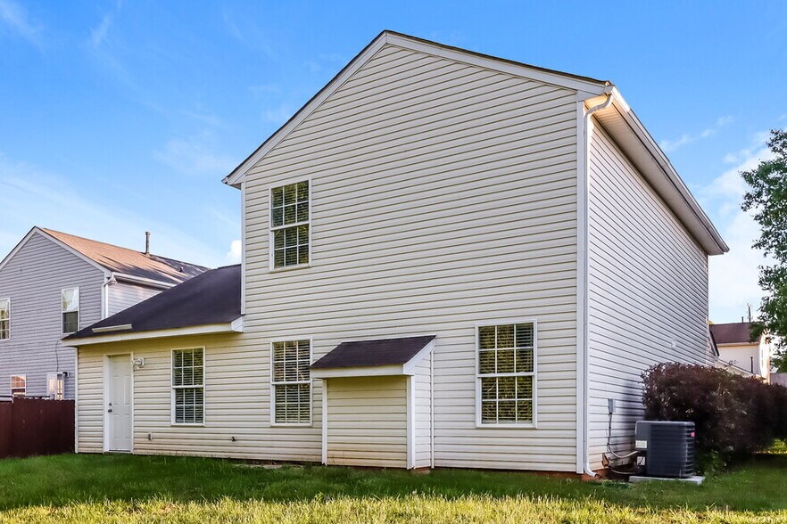 Building Photo - 3720 Old Wagon Rd