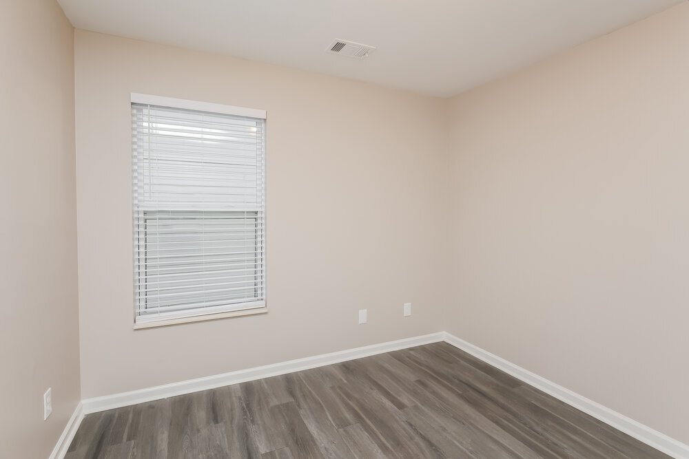 Building Photo - 600 Simonton Crest Dr SE