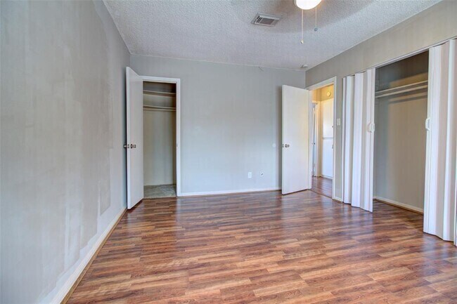 Building Photo - 10432 Hammerly Blvd