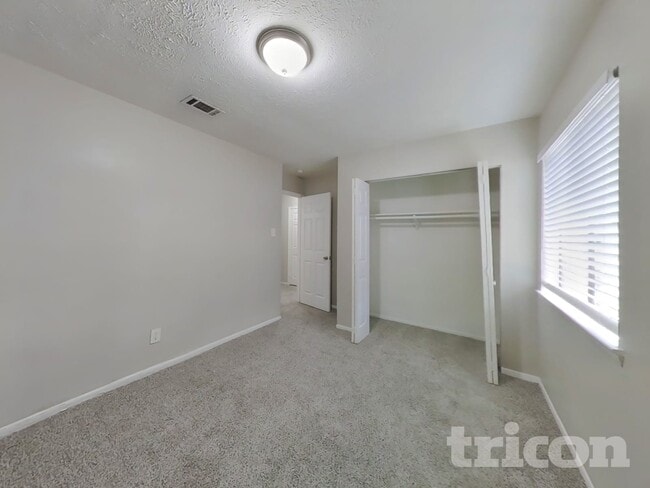 Building Photo - 11519 Perry Rd