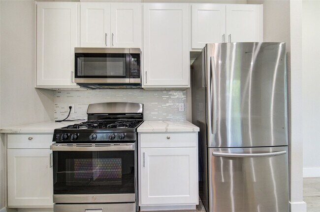 Building Photo - 4536 Sunflower St