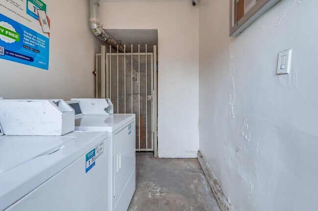 Laundry on-site - 6611 S. Victoria Ave