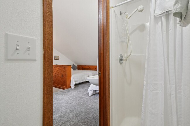 Building Photo - Serenity and Views with this 3 bedroom/3Bathroom Townhome in Buffalo Ridge