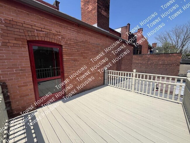 Building Photo - 487 Delaware Ave