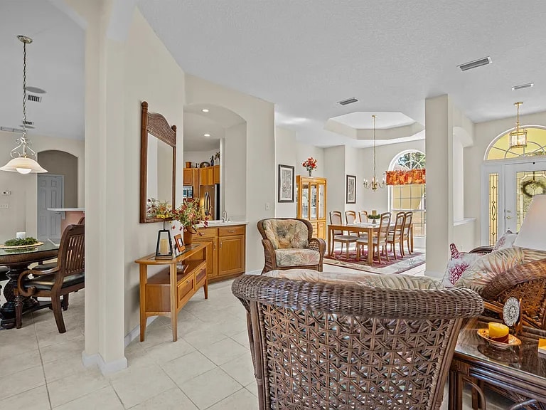 Building Photo - 184 Cacique Dr